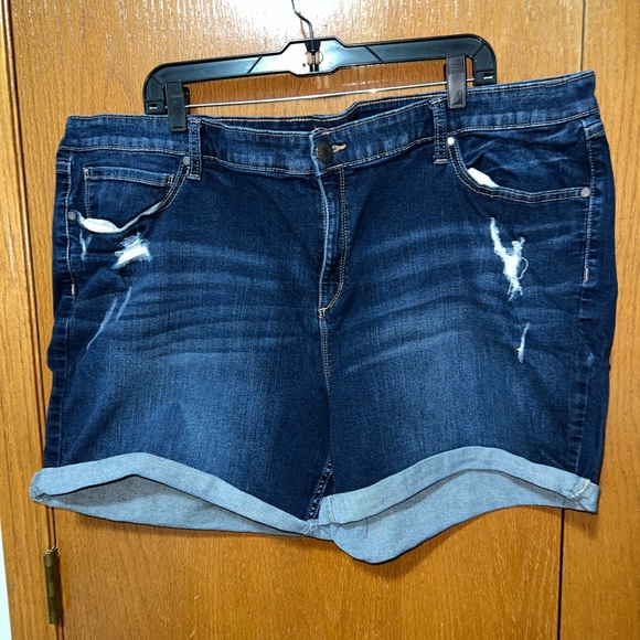 JC Penney Boutique Boyfriend Shorts - Picture 2 of 4